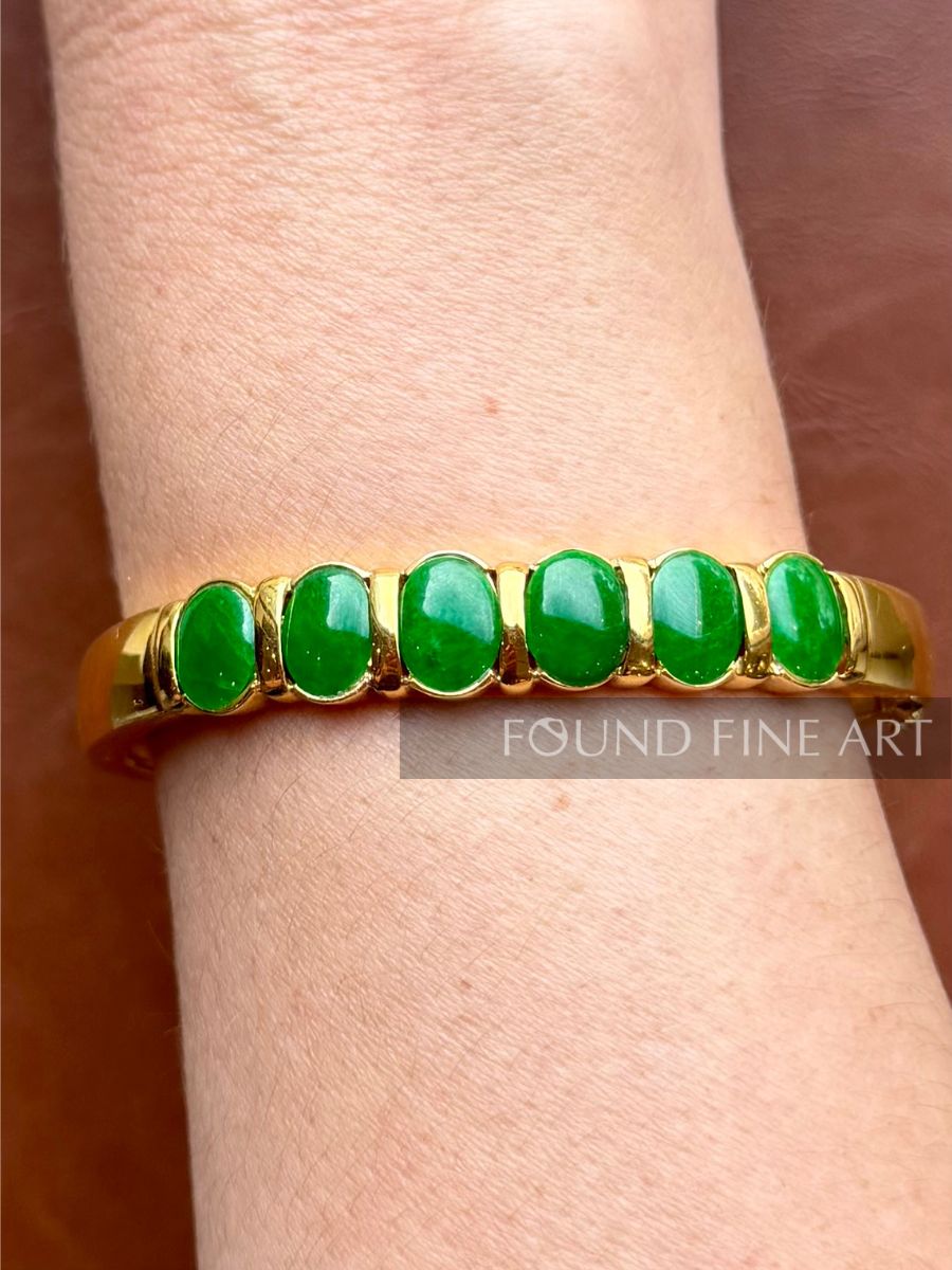 J17- Green Jade and Gold Bangle