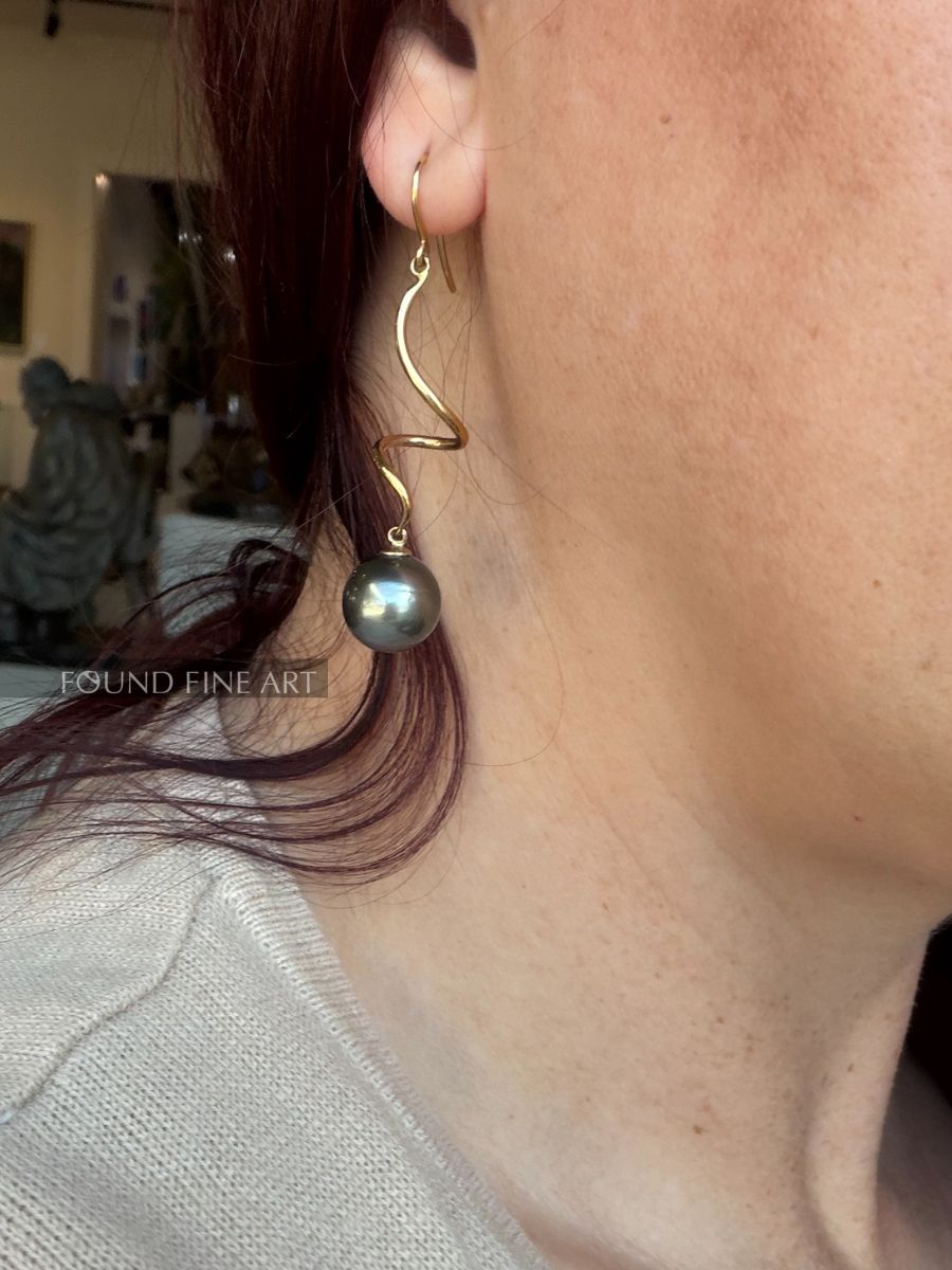 P2-1 Long Black Tahitian earrings